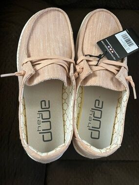 NWT Women’s size 10 Sparkling rose gold Hey Dudes